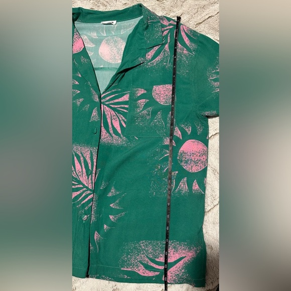 Cotton On Green Shirt with Pink Accents - Picture 3 of 9